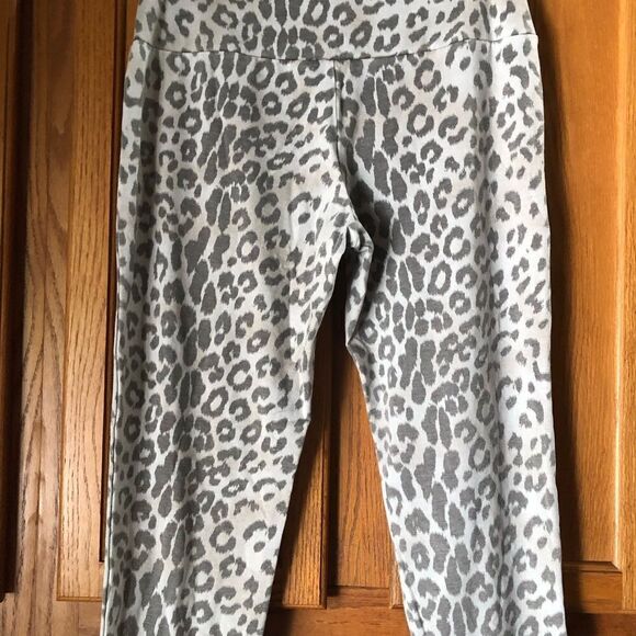 NWT Chaser Quadrablend Mob Wife Lace Up Back Leggings Animal Print Gray - M - Picture 7 of 11